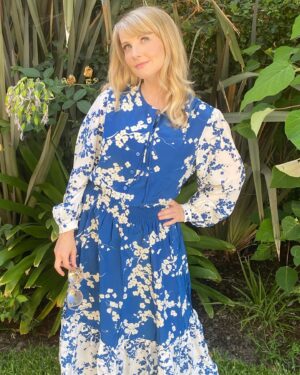 Melissa Rauch Instagram - I took these pics weeks ago when I was out of sweatpants for a change and very naturally gazing off into nothingness, which is totally normal. I said at the time: “I’ve been meaning to post more, I’m gonna post them!” So nearly a month later here we are. I’m FANTASTIC at social media!!!! Also, thank you for my new favorite dress @tucker.nyc 💙
