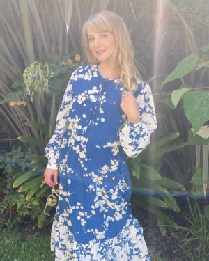 Melissa Rauch Instagram - I took these pics weeks ago when I was out of sweatpants for a change and very naturally gazing off into nothingness, which is totally normal. I said at the time: “I’ve been meaning to post more, I’m gonna post them!” So nearly a month later here we are. I’m FANTASTIC at social media!!!! Also, thank you for my new favorite dress @tucker.nyc 💙