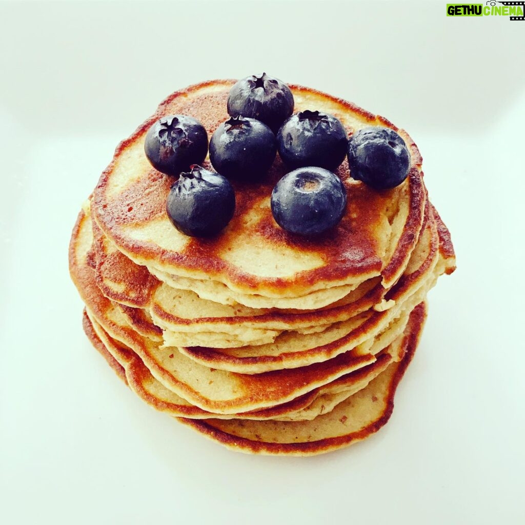 Melissa Rauch Instagram - Sunday Pancakes *That Don't Make You Feel Like You Need a Nap After: 1 cup Amaranth flour (or oat flour, quinoa flour, or any other flour you got a thing for) 1 cup Almond Flour 2 eggs beaten 1 Mashed Banana 1/2 cup unsweetened apple sauce or feel free to use sweetened if you want to be oppositional 1 tsp Vanilla extract or powder 2 tbsp. coconut oil 1/2 cup almond milk (or coconut milk, oat milk, milk-milk, pea milk, broccoli milk...okay, broccoli milk doesn't exist...YET. No one ever heard of pea milk 10 years ago...so maybe I'm just ahead of my f'in time, Suckas!) I've also thrown some leftover sweet potatoes in if I have them on hand, but I'm not going to go out of my way to roast a root vegetable on a Sunday morning if I don't already have them made. And when I say I have "thrown" it in, I don't mean I just threw a whole g-damn yam in there, I mashed it up first! Ug! Now that that's clarified, mix everything together. Get out a skillet (or a frying pan, but saying "skillet" makes me feel like this is the olden days where I feel my true self really belongs). Or if you have a griddle, use that. And good for you on the griddle. You're living your best life. Put some grease on griddle/skillet. I like to use ghee because I think it makes my house smell like sugar cookies. Yes, I could just buy a sugar cookie scented candle and I just might okay?! But right now, I'm gheeing my skillet, so HOLD ON!! You can also use oil, regular butter or some sort of cooking spray. Turn on the stove to medium heat or high heat if you're impatient and don't mind a rush job that may result in a burned pancake that isn't fully cooked on the inside. Your! Choice! Pour the batter in skillet per whatever size pancake makes you happy. Flip em when ready to be flipped. Or do it too soon like I usually do and end up with a glob of half cooked batter. Put them on a plate when ready. Top them with your topping of choice. I like blueberries, but you don't need to copy me all the time. Be your own person for heavens sake...you are the best you there is! Unless you believe in cloning-in which case, you may be a mediocre you or the worst you. Hard to know. Enjoy! #glutenfreerecipes #pancakes