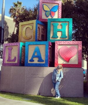Melissa Rauch Instagram - I am SO excited to partner with @lgusa to supply @childrensla with some awesome LG appliances! I've always loved my LG washer/dryer, so I was thrilled that when I asked if they would help me hook up the amazing Children's Hospital LA with some new washing machines....they rose to the challenge for our incredible health care workers! #LG #ad