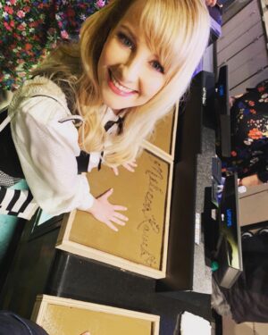 Melissa Rauch Instagram - Rehearsal for my mitts and the real deal. 📸 by: The-too-brilliant-for-words @stevemolaro