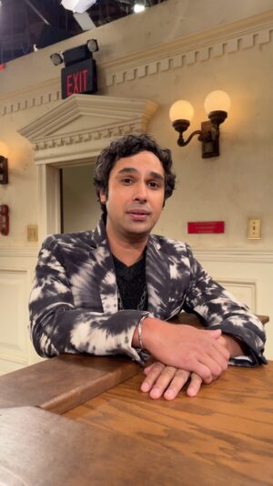 Melissa Rauch Instagram - guess who’s dropping by #NightCourt?! 👀🤭 don’t miss guest star @kunalkarmanayyar tuesday, february 6 at 9/8c on NBC and streaming on @peacock