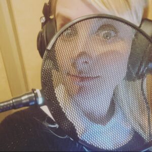 Melissa Rauch Instagram - When I rock the mic, I rock the mic hardddd.....but not too hard, cause ya know - the equipment is fragile and I would hate to personally have to be on the hook to replace it. Plus said mic doesn’t belong to me and I wouldn’t want to damage other people’s property. Okay, there is no hard rocking of the mic technically...but I do stand near it.
