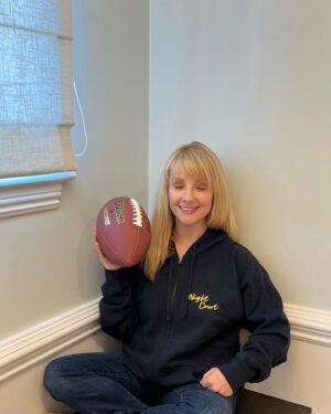 Melissa Rauch Instagram - Guess what? If you missed the premiere of #NIGHTCOURT or want to join us again, you can catch up before Tuesday’s new episode. @nbc is re-airing our first TWO episodes right after the NFL playoff game TONIGHT! Would love for you to come check out TEAM #NIGHTCOURT *That’s the full extent of my sports references. Also, because I’m awesome at social media, here are all the effortless options of me posing so very very naturally with a football. Pro tip: That is totally the proper way to hold a football. 💙