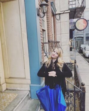 Melissa Rauch Instagram - New York City or Fake New York City? 🍎