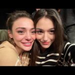 Meltem Akçöl Instagram - perimmmm, iyi ki doğdun be! sen olmasan nasıl gülerdim..🥹👭🏻🧝🏼‍♀️🍀💙