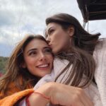 Meltem Akçöl Instagram - perimmmm, iyi ki doğdun be! sen olmasan nasıl gülerdim..🥹👭🏻🧝🏼‍♀️🍀💙