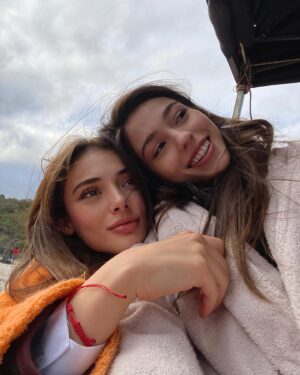 Meltem Akçöl Instagram - #17❤️‍🔥
**dikkat! bu fotoğraflar spoiler içerir**
🤪🥳😎 @diziduybeni