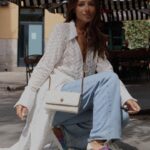 Melyssa Pinto Instagram – Os doy una idea de look muy comfy para estos días, con accesorios y zapatillas de @kurtgeiger #KurtGeiger 💗 *publi