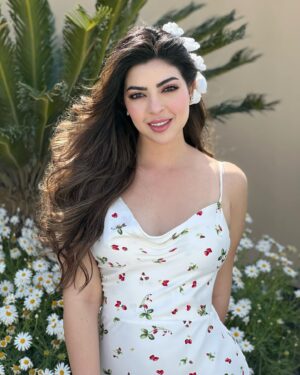 Merna Gamel Instagram - Hello Spring 🌱🌤️

Styled by @sandragamil1 👗📸