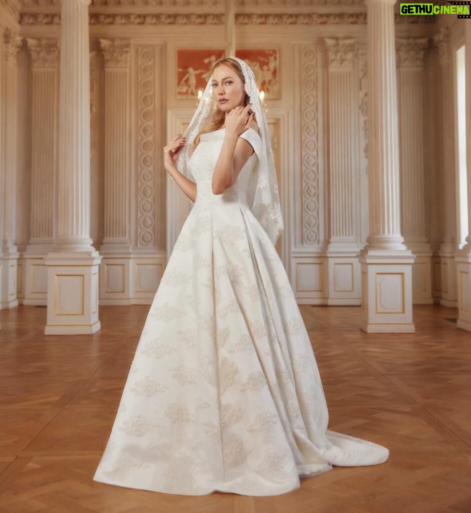 Meryem Uzerli Instagram - How I felt in the most amazing wedding dress of the world ? No words … THE WEDDING DRESS @maison.novague ❤️#maisonnovague