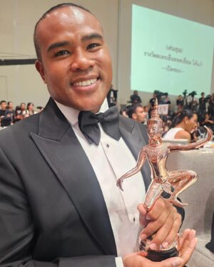 Metinee Kingpayome Instagram - Congratulations @rusameekae 
The world is yours, keep shining babe your amazing in every way ✨️ 

 💎  First LGBTQAI  to be nominated in Best Male Actor Category and first to win
#BestMaleActor ❤️🩷🧡💛💚💙🩵💜🤎🖤🤍

So proud of you my bestie ❤️

#นาฏราชครั้งที่15