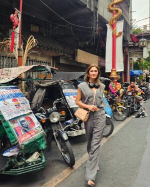 Metinee Kingpayome Instagram - Lost in Manila......

📸 @coach.ping