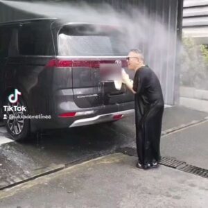 Metinee Kingpayome Instagram - Car Wash with @tueslove 

COMING SOON #เกดตือต่ำสั่ง