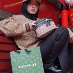 Mia Sara Nasuha Instagram - After last night, I think i'm in love with you @coach 😔🤍 🧥: @coach 📷: @danialbasirbk #CoachHoliday #CoachMYOnTheMove #CoachNY #CoachMalaysia