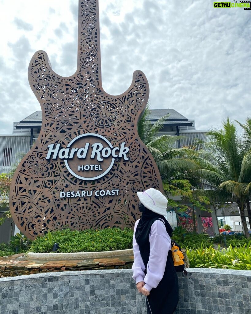 Mia Sara Nasuha Instagram - bye bye Hard Rock Hotel Desaru Coast!! Hi @legolandmalaysia !! . . . #miasara #miasaranasuha #miayoutube