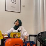 Mia Sara Nasuha Instagram - Cute right all this stuff, especially luggage tuu. Kalau korang nak boleh dapatkan dekat @watsonsmy okay. Ni memang exclusive kat Watsons aje. Tempat lain takda.😎 #LINEFRIENDS #WatsonsHaveANiceTrip #ExclusiveatWatsons @watsonsmy