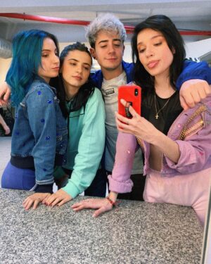 Mica Suárez Instagram - Otro rex adentro, que locura hermosa volver a pisar el escenario wacho. Muchas gracias por venir🖤🥺