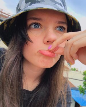 Mica Suárez Instagram - Quería sacarme fotos con el gorrito 👒