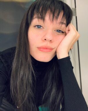 Mica Suárez Instagram - viste cuando ves una foto tuya y al principio te gusta pero después de verla durante 5 min empezas como a verla media deforme? bueno así me pasó con estas JAJAJJA

me gustan? no lo sé 
las borrare? quizás 
tu vieja en tanga? efectivamente