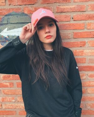 Mica Suárez Instagram - me gustan las gorras rosas🌸