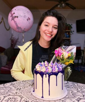 Mica Suárez Instagram - Hoy es mi cumpleañito’🌈🎉🤓