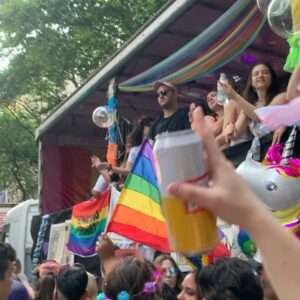 Mica Suárez Instagram - me causó mucho el backstage y lo quise subir… 

❤️🌈🙏🏻