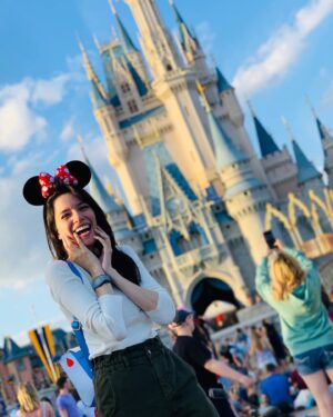 Mica Suárez Instagram - y después de tantos años cumplí mi sueño de visitar el lugar más feliz del mundo 😭❤️✨