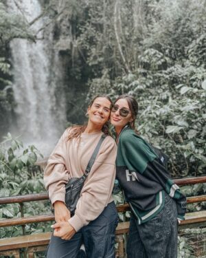 Micaela Vázquez Instagram - CATARATAS HAS TENIDO? 💘😍

Tremendo día en las Cataratas del Iguazú. Pasó de todo y lo vamos a contar mañana de 8 a 10hs por @luzutv ✨ #AntesQueNadie