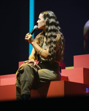 Micaela Vázquez Instagram - Este look 🔥🔥🔥
GRACIAS nuevamente @kativara por el amor y la paciencia para vestirme 🤍
Ese conjunto increíble es de @gtss_world y cómo siempre mis 👢 @rickysarkany 
Pelo y makeup con los mejores @mauromaxdebrito @delavegamakeup 
💍 @cuatromusas 
📸 @juanalantaron 

Les gustoooo??? Los leo 🙌