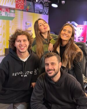 Micaela Vázquez Instagram - Hoy volví a AQN después de mis vacaciones y hoy también anunciamos nuestro segundo Gran Rex (25/8 y ya quedan los últimos lugares 😳). 
Que increíble todo lo que estamos viviendo, GRACIAS ❤️