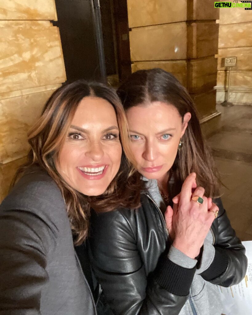 Michelle Gomez Instagram - I just wrapped up on a wee guest spot with this incredible woman, her dedication and professionalism blew me away. Talented, beautiful and a total bad ass @therealmariskahargitay #comingsoon thank you Batan!!