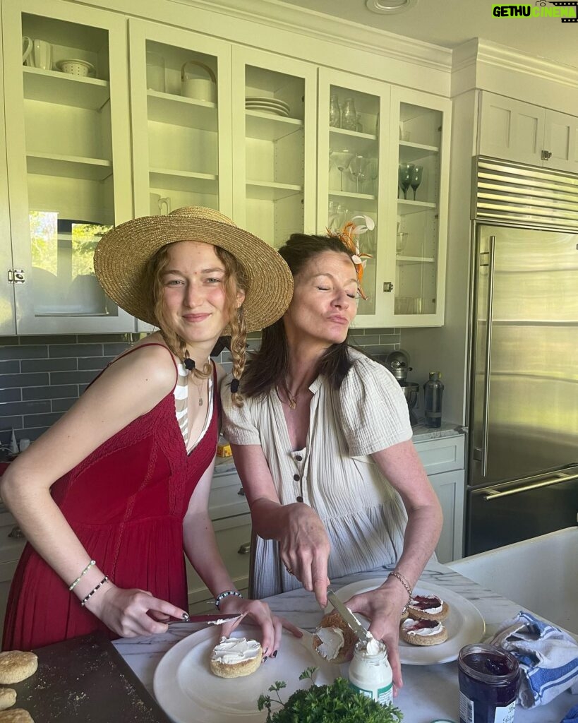 Michelle Gomez Instagram - Ingredients for a perfect day = friends, cake, sunshine and love. #happybirthday @emmas.dilemma