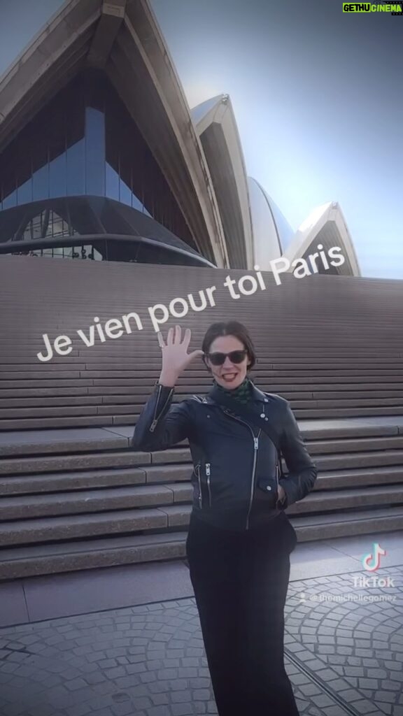 Michelle Gomez Instagram - Beckoning Paris Comicon. Whose in?