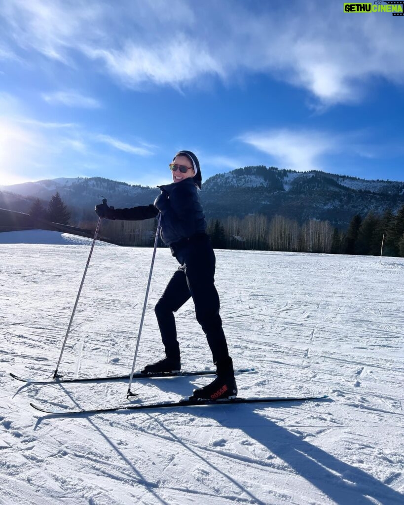 Michelle Gomez Instagram - First day on skis ever??! So far nothing broken. Big love from @pcski Ps: WTF have I got on my head? #flyingnun