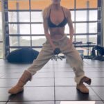 Michelle Leigh Calaway Instagram - Todays “McCool on the move” brought to you by Usher, Uggs & a blooper coming up next🤣💪🏽#consistencyiskey #dontbeafraidtofall