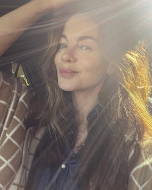 Michelle Monaghan Instagram - Shine on Friday, shine on. ✨🙌💫 #fridayfeeling