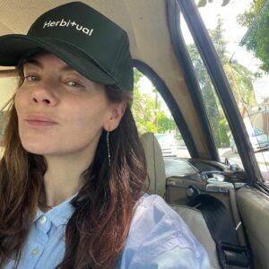 Michelle Monaghan Instagram - Weekend necessities - wearing my favorite sun protective swimwear @factorbermuda, applying and reapplying allllll the sunscreens using my waterproof @wellinsulated travel bag whilst eating the most delicious pizza from @anticonuovo___la and wearing my hubby’s @myherbitual on my head - and my body. Not only does this cream soothe eczema prone skin but it turns out it soothes bee stings and mosquito bites too!! Found out the last two the hard way. 😳Everyone needs this magic salve in their life! Wishing everyone a beautiful week ahead. 💫#poolsideandprotected