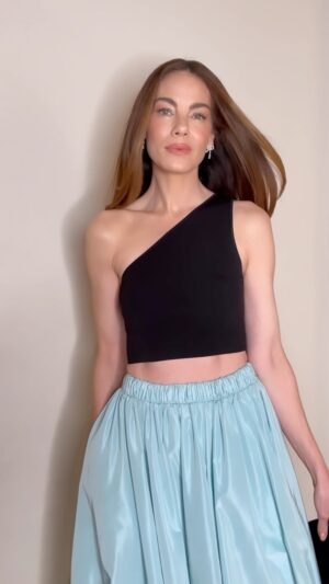 Michelle Monaghan Instagram - Let’s here it for the GLAM! 🤩 GORGEOUS @katesynnottmakeup @bridgetbragerhair styled @karlawelchstylist @gracewrightsell @staud.clothing @sophiebillebrahe hair color @christopherpiercehair @iangarvin