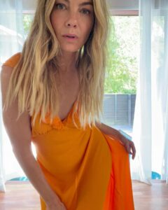 Michelle Monaghan Instagram - The thrill of it all. 🧡 (and for those of you commenting on the new hair - thx to the best of the best @traceycunningham1 and team, I’m loving my new blonde locks! 🤗 and of course donning my favorite new frock by @shopdoen. #happysaturday #lost #mood