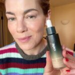 Michelle Monaghan Instagram - Happy Sunday! You guys I know I LOVE my #spf and I’m so excited to introduce you to a newly launched cosmetics brand that’s ALL about it! 🫶 @cielecosmetics is co-founded by my friend and makeup artist @nikkideroest. These beauty products will tint, protect and make you GLOW! ☀️ #spfeveryday #skincancerprevention