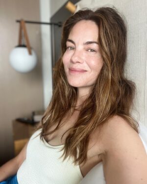 Michelle Monaghan Instagram - Mama’s chillin.✌️