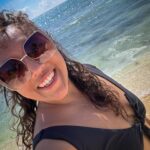 Michelle Rodríguez Instagram - 🎶 Dejas abiertas, mis cerraduras Arribó un calor, cual mes de abril Con tu llegar🎶 Dicen que el mar cura, pues yo hoy le agradecí y le pedí por todos los que han sostenido mi mano cuando mi sonrisa se ha escapado, por los que me han escuchado horas hablando de lo mismo, han secado mis lágrimas y han tomado fuerte mi mano al paso. Le agradecí por la paz y el amor que siento. Soy muy afortunada. Que bonito #cancun Que bonito seguir caminando
