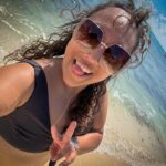 Michelle Rodríguez Instagram - 🎶 Dejas abiertas, mis cerraduras Arribó un calor, cual mes de abril Con tu llegar🎶 Dicen que el mar cura, pues yo hoy le agradecí y le pedí por todos los que han sostenido mi mano cuando mi sonrisa se ha escapado, por los que me han escuchado horas hablando de lo mismo, han secado mis lágrimas y han tomado fuerte mi mano al paso. Le agradecí por la paz y el amor que siento. Soy muy afortunada. Que bonito #cancun Que bonito seguir caminando