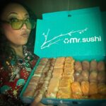 Michelle Rodríguez Instagram – 🎶 SUÉLTATE CONMIGO CUCHI CUCHI CUCHI QUE QUIERO COMERTE COMO SUSHI 🎶

Sigo volada con mi fiesta de cumpleaños 😅😎✌🏽 la más top y la más consentida, sobre todo por @mrsushimex oigan gracias por el festín ¡se rifaron! 🍣🍙🍚🍘