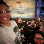Michelle Rodríguez Instagram - 🎶amar a otra persona es ver el rostro del señor🎶 Hace muchos años dije para mí “un día voy a ver Los miserables en Londres” Lo logré y con una de mis personas favoritas, la más amada y la que más me apoya. Gracias mamá por vivir el sueño conmigo! Los miserables han marcado grandes momentos en mi vida y esta vez no fue la excepción, aaah como lloramos , cuanto recordé y cuánto agradecí. Que emoción!!