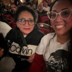 Michelle Rodríguez Instagram - 🎶amar a otra persona es ver el rostro del señor🎶 Hace muchos años dije para mí “un día voy a ver Los miserables en Londres” Lo logré y con una de mis personas favoritas, la más amada y la que más me apoya. Gracias mamá por vivir el sueño conmigo! Los miserables han marcado grandes momentos en mi vida y esta vez no fue la excepción, aaah como lloramos , cuanto recordé y cuánto agradecí. Que emoción!!