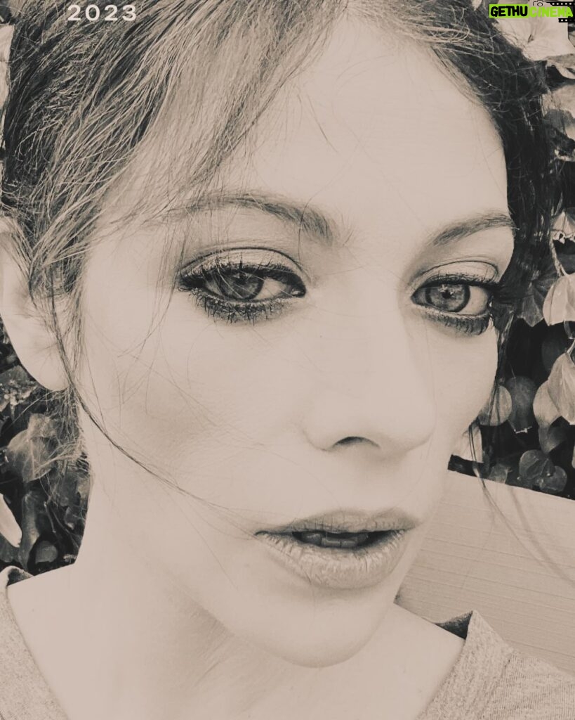 Michelle Trachtenberg Instagram - Good morning 💋