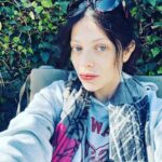 Michelle Trachtenberg Instagram – It’s good to be #natural 💙💋