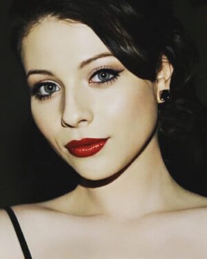 Michelle Trachtenberg Instagram - If you ever tell a woman to smile….. you have problems 💋
